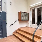 Classic Bauhaus 1Br With Balcony On Sheinkin Street By Feelhome