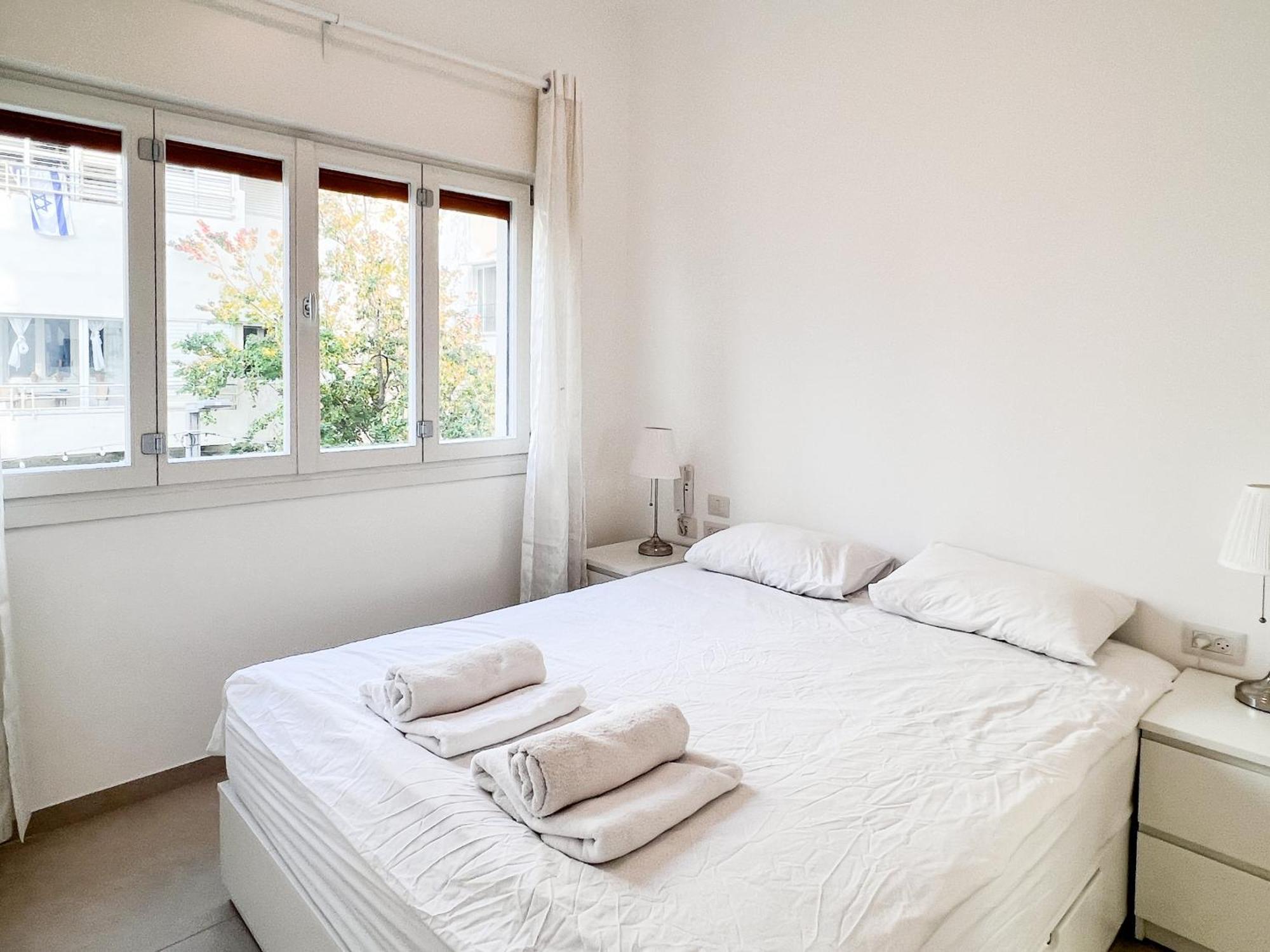 Classic Bauhaus 1br With Balcony On Sheinkin Street By Feelhome *