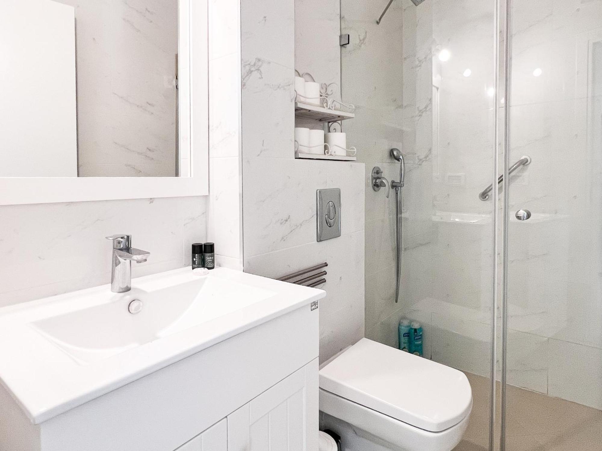 Classic Bauhaus 1br With Balcony On Sheinkin Street By Feelhome Tel Aviv