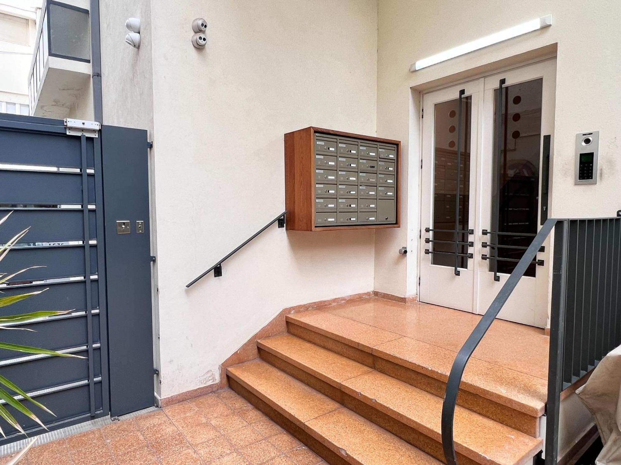 Classic Bauhaus 1br With Balcony On Sheinkin Street By Feelhome Apartment