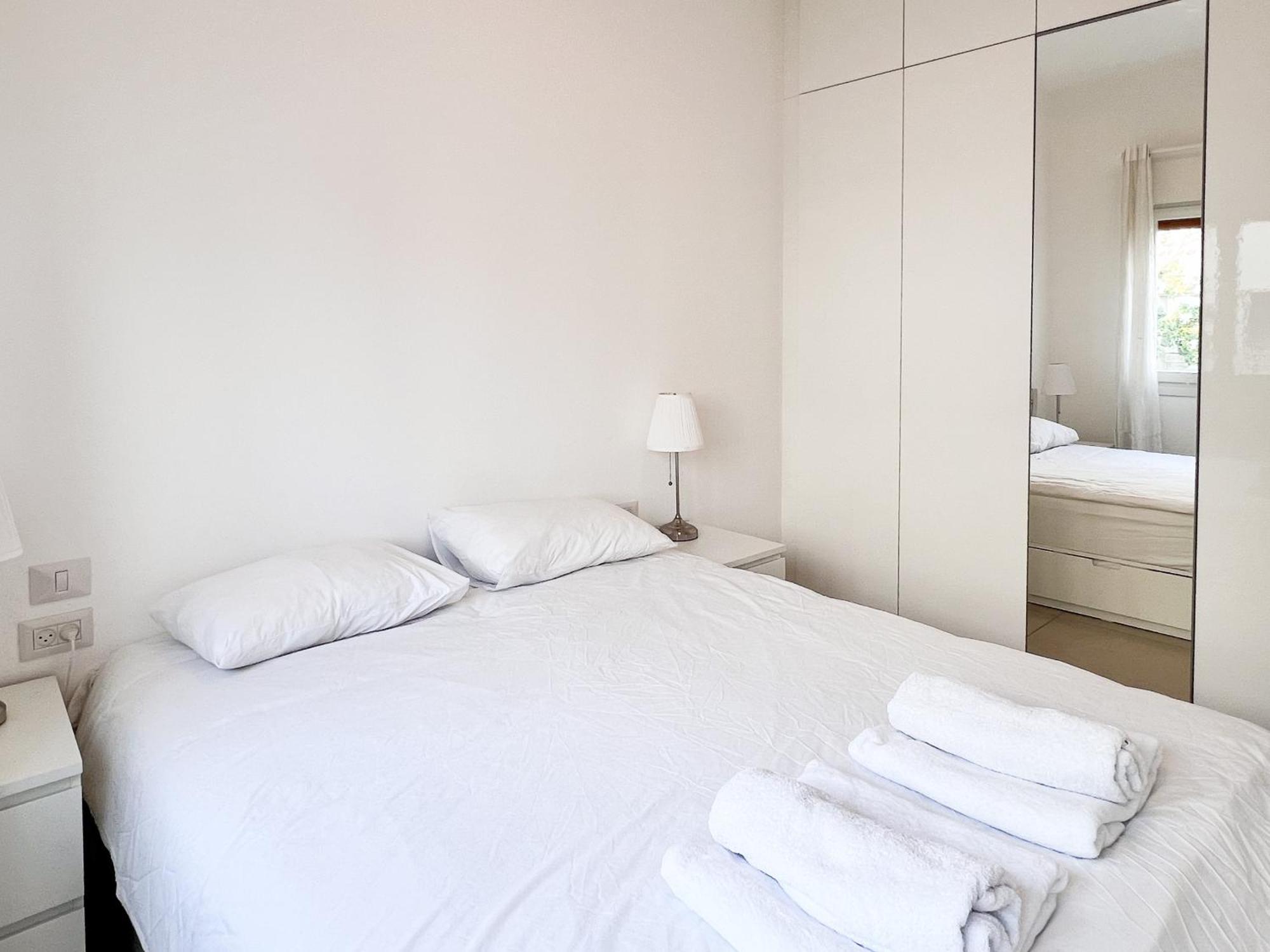 Classic Bauhaus 1br With Balcony On Sheinkin Street By Feelhome *