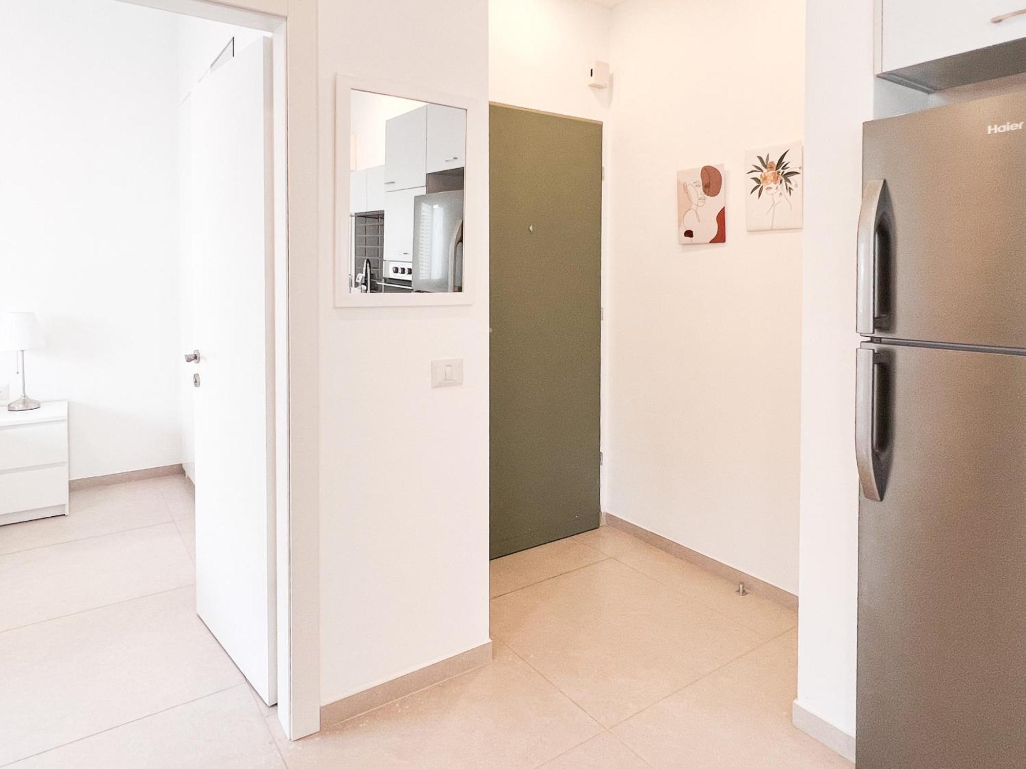 Classic Bauhaus 1br With Balcony On Sheinkin Street By Feelhome